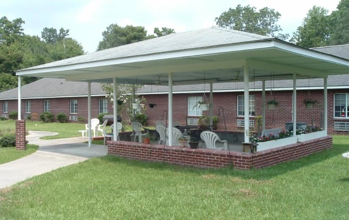 Brook Stone Living Center nursing home 8990 US 17 Pollocksville