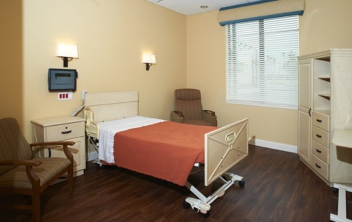 The Luxe at Wellington Rehabilitation Center | Nursing Home ...