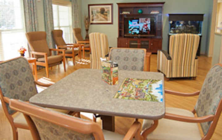 White Oak Manor - Burlington | Nursing Home | Burlington Skilled ...